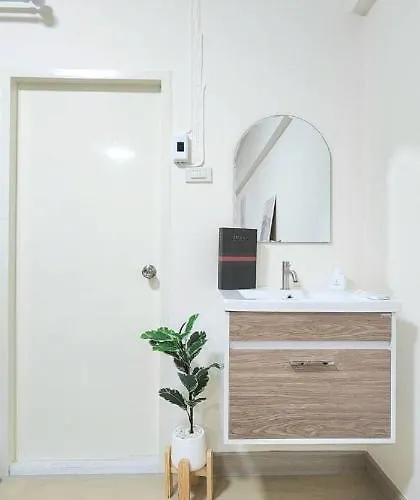 Отель типа "постель и завтрак" New Renovated Near Dmk/bts/impact/government 3*