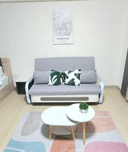 Отель типа "постель и завтрак" New Renovated Near Dmk/bts/impact/government 3*